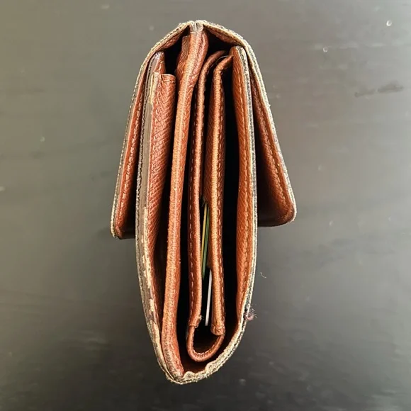 Louis Vuitton Wallet - Picture 6 of 11